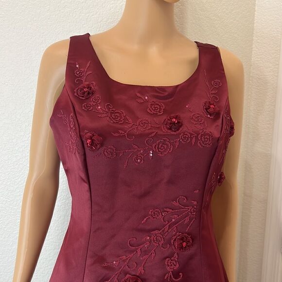 Miss Ma Ma Dress Scoop Neck Sleeveless Sz Medium Burgundy Red Midi 💯 Polyester - Picture 2 of 10